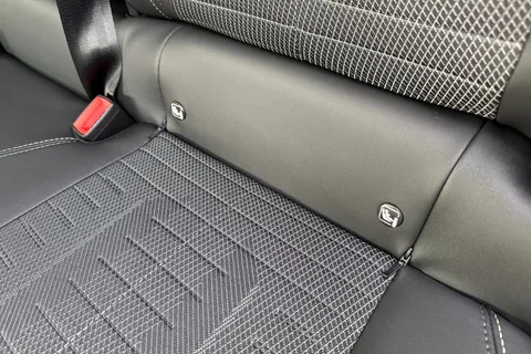 28 of 67 for PEUGEOT E-3008 73kWh GT Auto 5dr