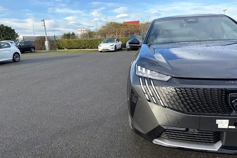 30 of 67 for PEUGEOT E-3008 73kWh GT Auto 5dr