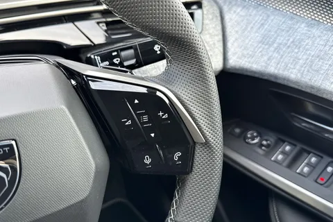 39 of 67 for PEUGEOT E-3008 73kWh GT Auto 5dr