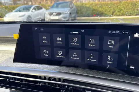 49 of 67 for PEUGEOT E-3008 73kWh GT Auto 5dr