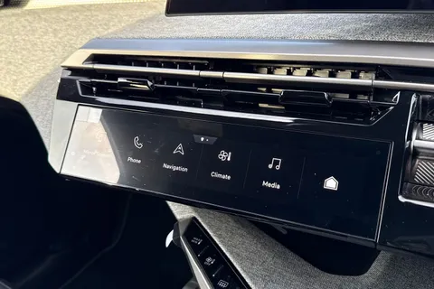 53 of 67 for PEUGEOT E-3008 73kWh GT Auto 5dr