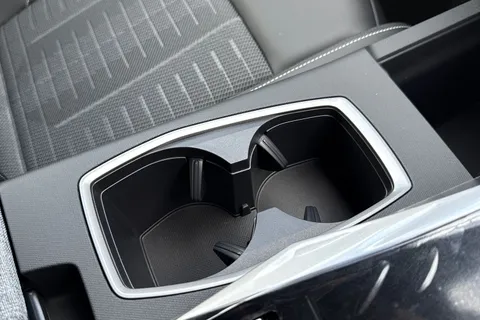 58 of 67 for PEUGEOT E-3008 73kWh GT Auto 5dr