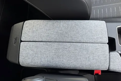 59 of 67 for PEUGEOT E-3008 73kWh GT Auto 5dr