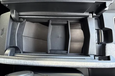 60 of 67 for PEUGEOT E-3008 73kWh GT Auto 5dr