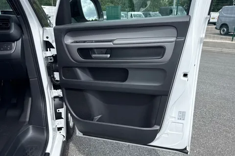 DG25EVC Volkswagen Id. Buzz Cargo 210kW Commerce 79kWh Auto Thumbnail #34