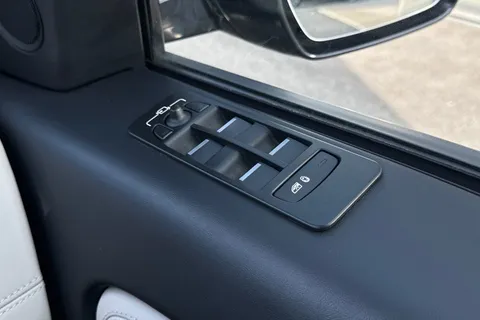 26 of 49 for Land Rover Discovery Sport 2.0 D200 R-Dynamic HSE 5dr