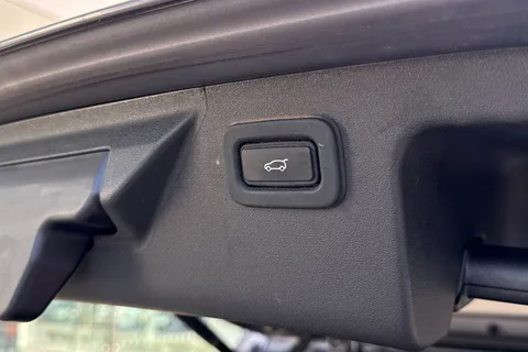 36 of 49 for Land Rover Discovery Sport 2.0 D200 R-Dynamic HSE 5dr