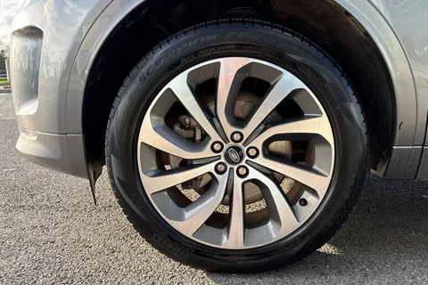 38 of 49 for Land Rover Discovery Sport 2.0 D200 R-Dynamic HSE 5dr