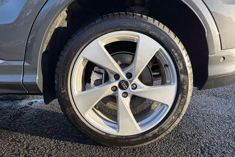  Audi Q5 2.0 TDI S line Sportback S Tronic quattro Euro 6 (s/s) 5dr Thumbnail #22