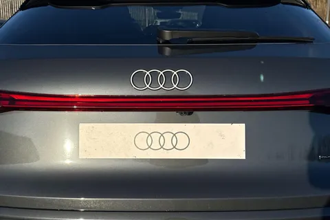  Audi Q5 2.0 TDI S line Sportback S Tronic quattro Euro 6 (s/s) 5dr Thumbnail #32