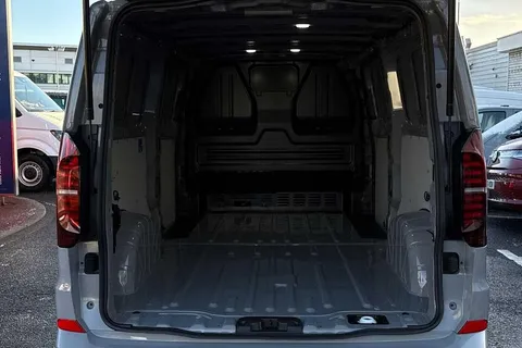 BD75YMG Volkswagen Transporter 2.0 TDI 150 Commerce Pro Van Auto Thumbnail #9