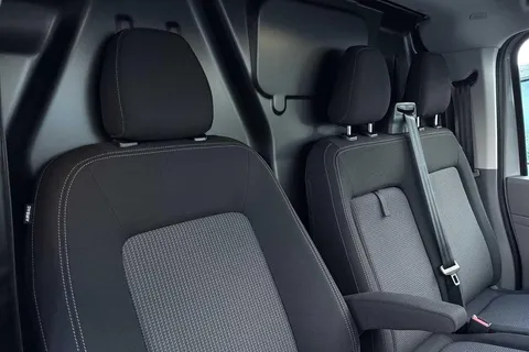 BD75YMG Volkswagen Transporter 2.0 TDI 150 Commerce Pro Van Auto Thumbnail #20