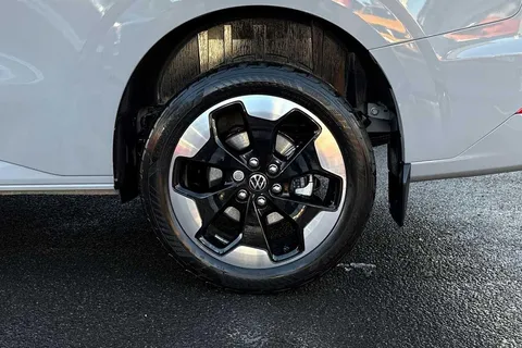 BT75APO Volkswagen Transporter 2.0 TDI 150 Commerce Pro Van Auto Thumbnail #21