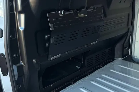 BT75APO Volkswagen Transporter 2.0 TDI 150 Commerce Pro Van Auto Thumbnail #45