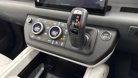 KR74WVV Land Rover Defender 2.0 P300e X-Dynamic HSE 110 5dr Auto Thumbnail #13