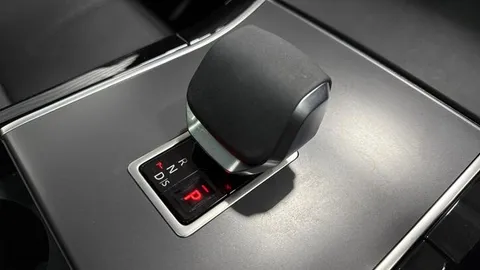 KW24LHD Land Rover Range Rover Velar 2.0 P400e Dynamic HSE 5dr Auto Thumbnail #13