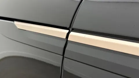 KT24WLJ Land Rover Range Rover Velar 2.0 D200 MHEV Dynamic SE 5dr Auto Thumbnail #19