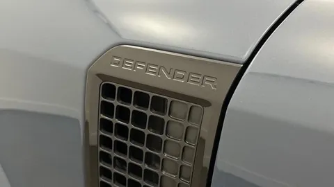 KR74WVV Land Rover Defender 2.0 P300e X-Dynamic HSE 110 5dr Auto Thumbnail #19