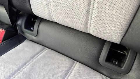 DN22YUR Land Rover Range Rover Evoque 2.0 D200 Evoque Edition 5dr Auto Thumbnail #39