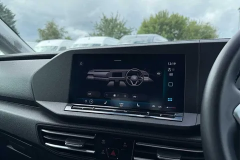 DG74CZK Volkswagen Caddy Maxi 2.0 TDI 122 Life 5dr DSG Thumbnail #18