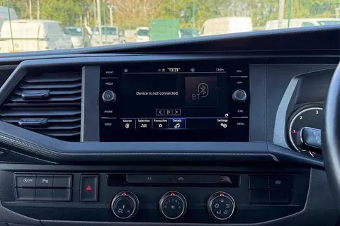 DE74WXM Volkswagen Transporter 2.0 TDI 110 Highline Van Thumbnail #43