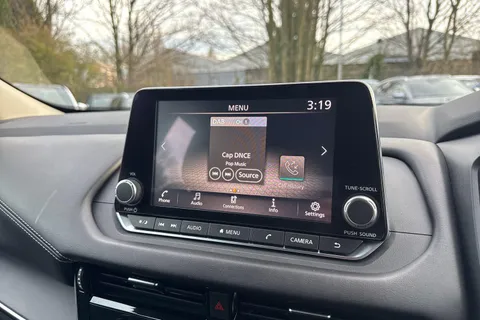 YH72FEK Nissan Qashqai 1.3 DiG-T MH 158 Acenta Premium 5dr Xtronic Thumbnail #11