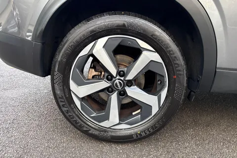 DV72JXR Nissan Qashqai 1.3 DiG-T MH 158 N-Connecta 5dr Xtronic Thumbnail #6