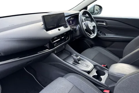 DV72JXR Nissan Qashqai 1.3 DiG-T MH 158 N-Connecta 5dr Xtronic Thumbnail #8