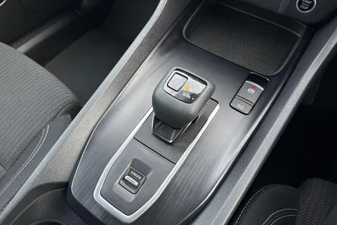 YH72FEK Nissan Qashqai 1.3 DiG-T MH 158 Acenta Premium 5dr Xtronic Thumbnail #19