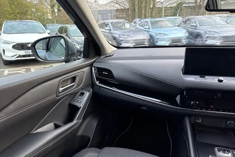 DV72JXR Nissan Qashqai 1.3 DiG-T MH 158 N-Connecta 5dr Xtronic Thumbnail #14