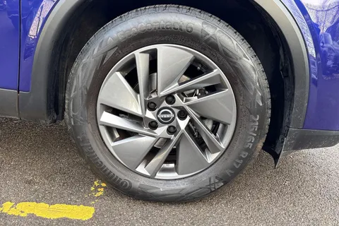 YH72FEK Nissan Qashqai 1.3 DiG-T MH 158 Acenta Premium 5dr Xtronic Thumbnail #21