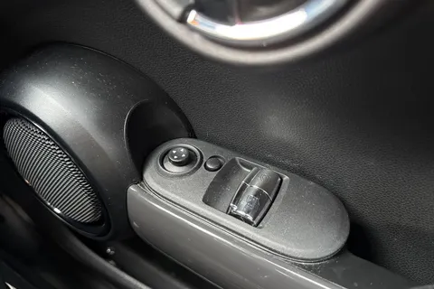 DE68FFA Mini Hatchback 1.5 Cooper II 3dr Thumbnail #17