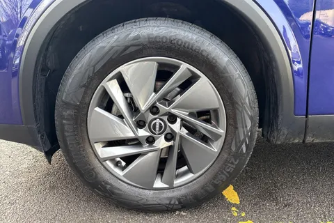 YH72FEK Nissan Qashqai 1.3 DiG-T MH 158 Acenta Premium 5dr Xtronic Thumbnail #22