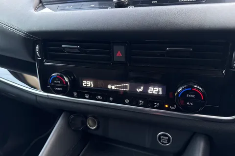 DV72JXR Nissan Qashqai 1.3 DiG-T MH 158 N-Connecta 5dr Xtronic Thumbnail #18