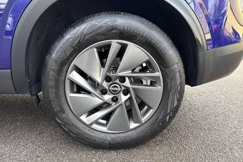 YH72FEK Nissan Qashqai 1.3 DiG-T MH 158 Acenta Premium 5dr Xtronic Thumbnail #23