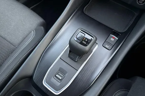 DV72JXR Nissan Qashqai 1.3 DiG-T MH 158 N-Connecta 5dr Xtronic Thumbnail #19