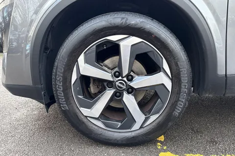 DV72JXR Nissan Qashqai 1.3 DiG-T MH 158 N-Connecta 5dr Xtronic Thumbnail #22