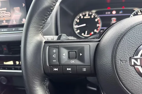 YH72FEK Nissan Qashqai 1.3 DiG-T MH 158 Acenta Premium 5dr Xtronic Thumbnail #28