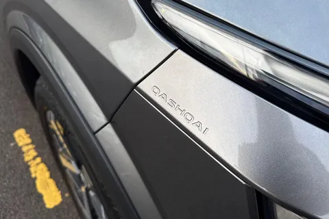 DV72JXR Nissan Qashqai 1.3 DiG-T MH 158 N-Connecta 5dr Xtronic Thumbnail #24