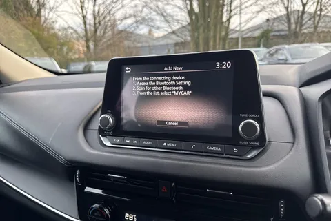 YH72FEK Nissan Qashqai 1.3 DiG-T MH 158 Acenta Premium 5dr Xtronic Thumbnail #31