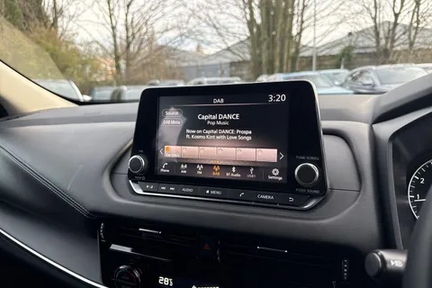 YH72FEK Nissan Qashqai 1.3 DiG-T MH 158 Acenta Premium 5dr Xtronic Thumbnail #32