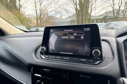 YH72FEK Nissan Qashqai 1.3 DiG-T MH 158 Acenta Premium 5dr Xtronic Thumbnail #34