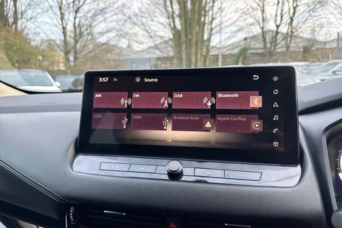 DV72JXR Nissan Qashqai 1.3 DiG-T MH 158 N-Connecta 5dr Xtronic Thumbnail #30