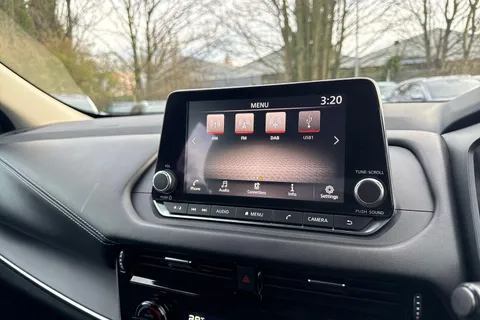 YH72FEK Nissan Qashqai 1.3 DiG-T MH 158 Acenta Premium 5dr Xtronic Thumbnail #35