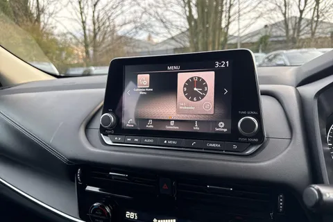 YH72FEK Nissan Qashqai 1.3 DiG-T MH 158 Acenta Premium 5dr Xtronic Thumbnail #36