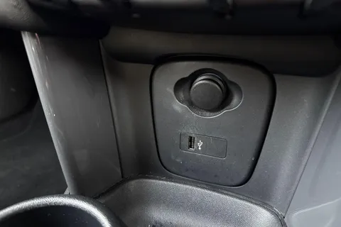 DE68FFA Mini Hatchback 1.5 Cooper II 3dr Thumbnail #36