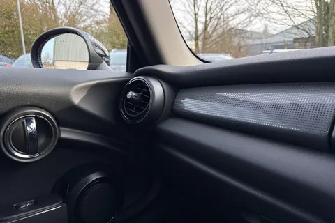 DE68FFA Mini Hatchback 1.5 Cooper II 3dr Thumbnail #37