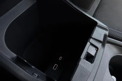 DV72JXR Nissan Qashqai 1.3 DiG-T MH 158 N-Connecta 5dr Xtronic Thumbnail #38