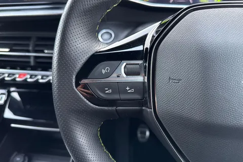 DE22ENL PEUGEOT 2008 1.2 PureTech 130 GT 5dr Thumbnail #38