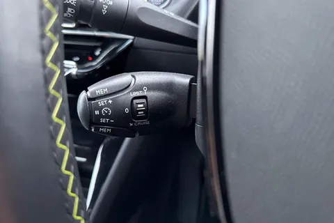 DE22ENL PEUGEOT 2008 1.2 PureTech 130 GT 5dr Thumbnail #40